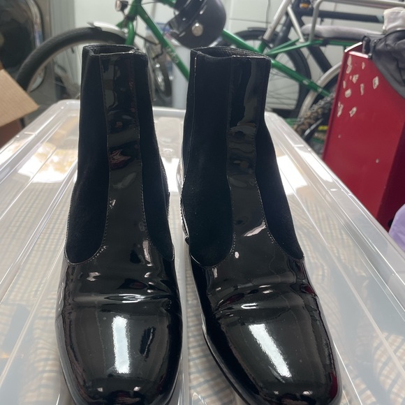 SAINT LAURENT LEATHER ZIP ANKLE BOOTS - Picture 10 of 12